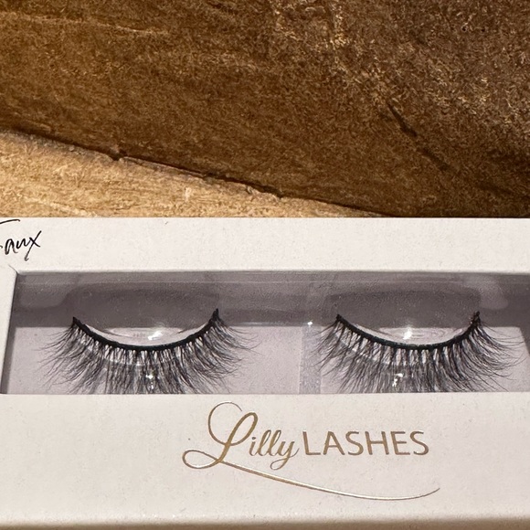 Lily lashes - Picture 2 of 5